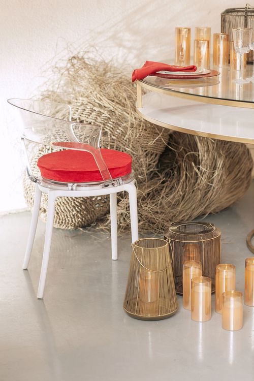 Акцентные сеты за круглым столом