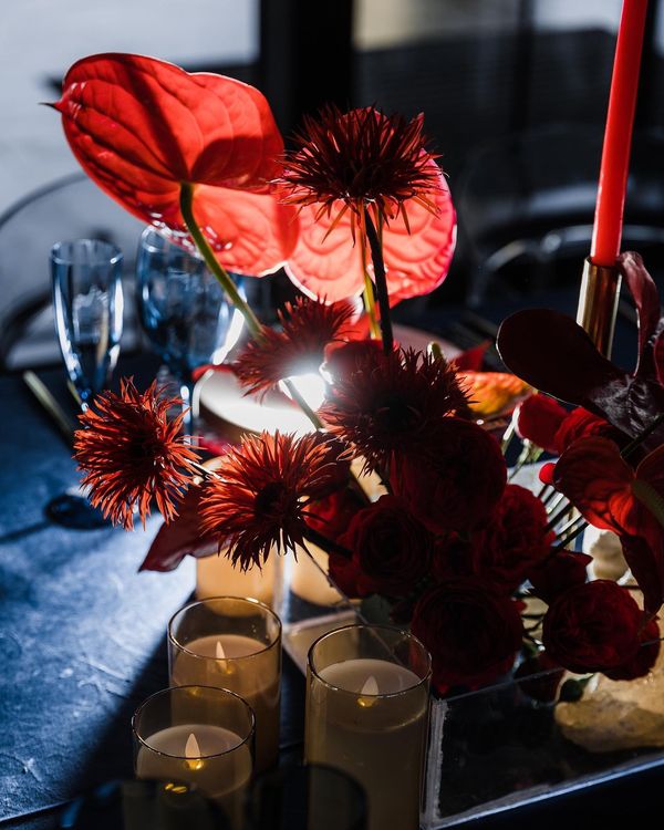 Бархатный сет с красными акцентами