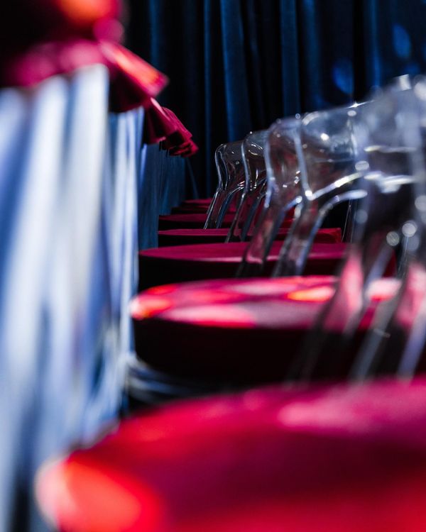 Бархатный сет с красными акцентами