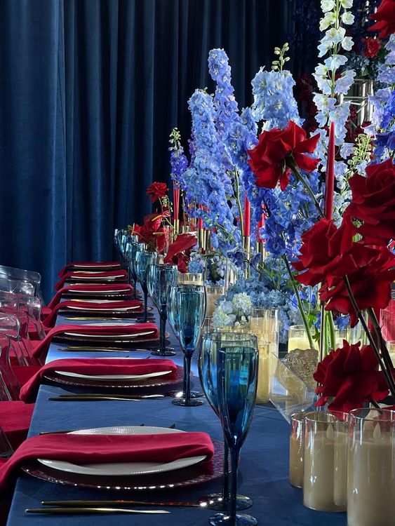 Бархатный сет с красными акцентами