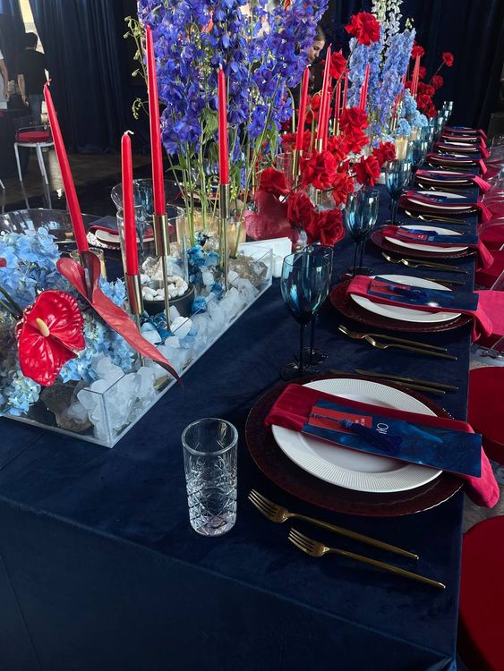 Бархатный сет с красными акцентами