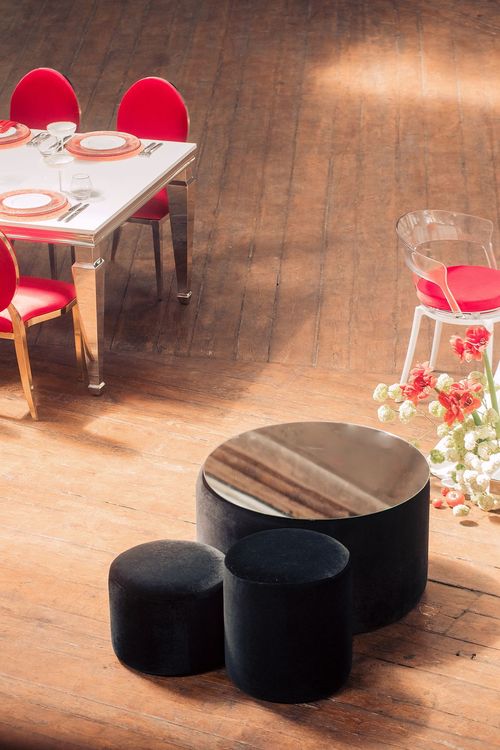 Бело-красный сет за столом-волна