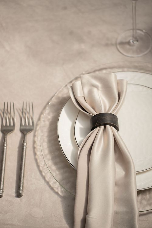 Бежевый стол-подкова