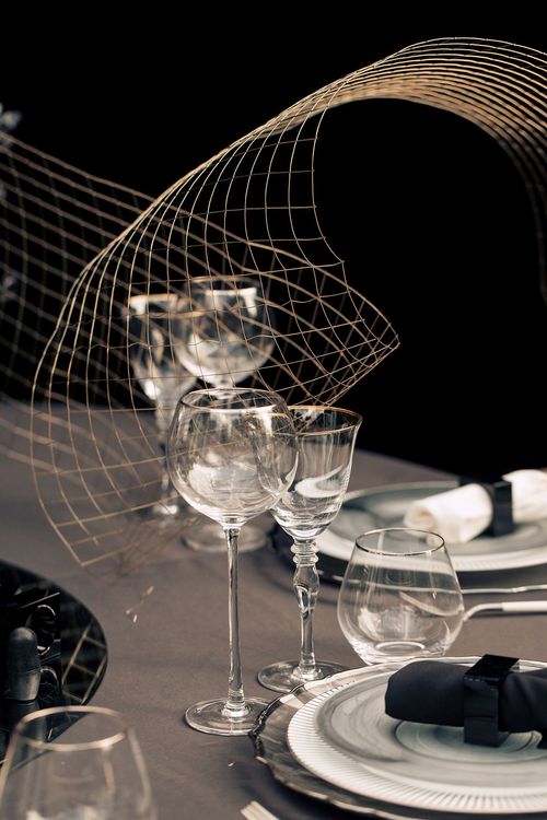 Дымчатый сет за круглым столом