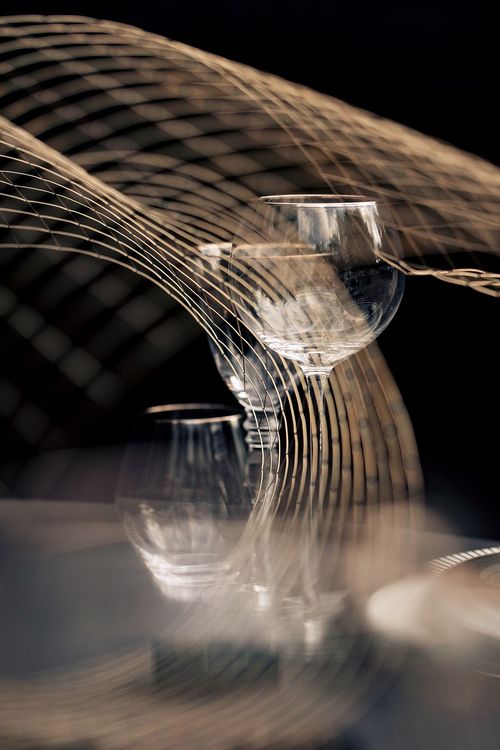 Дымчатый сет за круглым столом