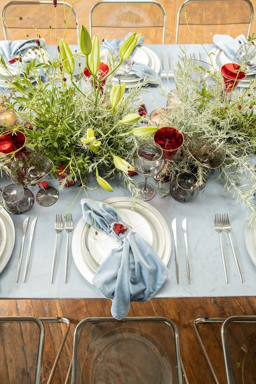 Эвкалиптовый сет за прямоугольным столом