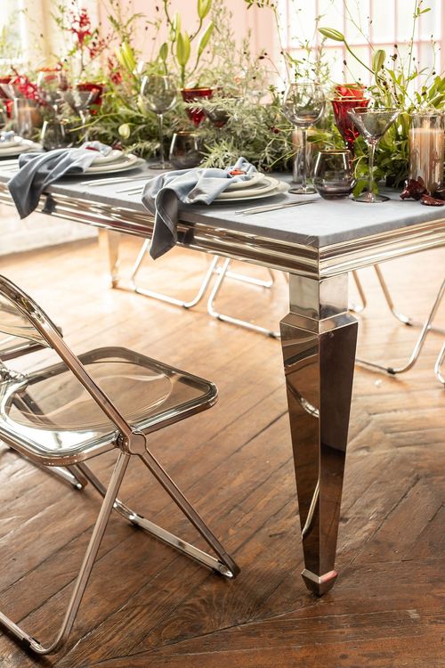 Эвкалиптовый сет за прямоугольным столом