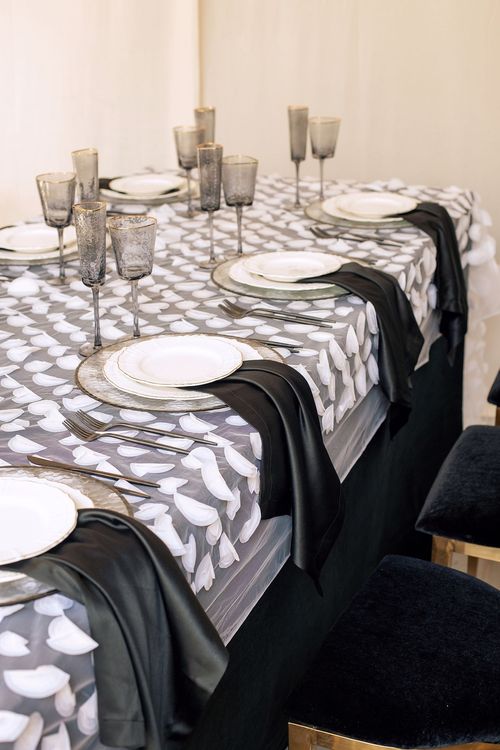 Графичный сет со столом-волна