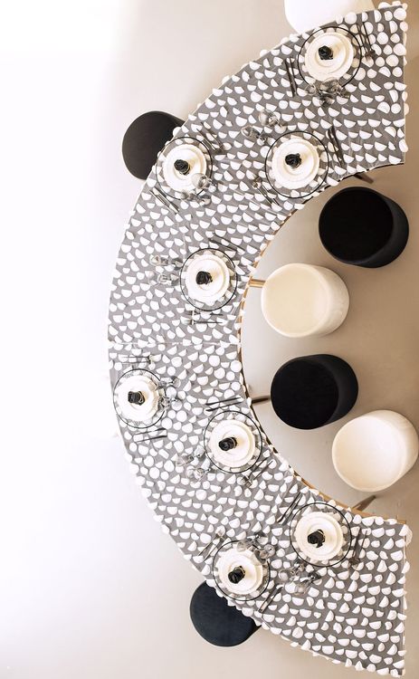 Графичный сет со столом-волна