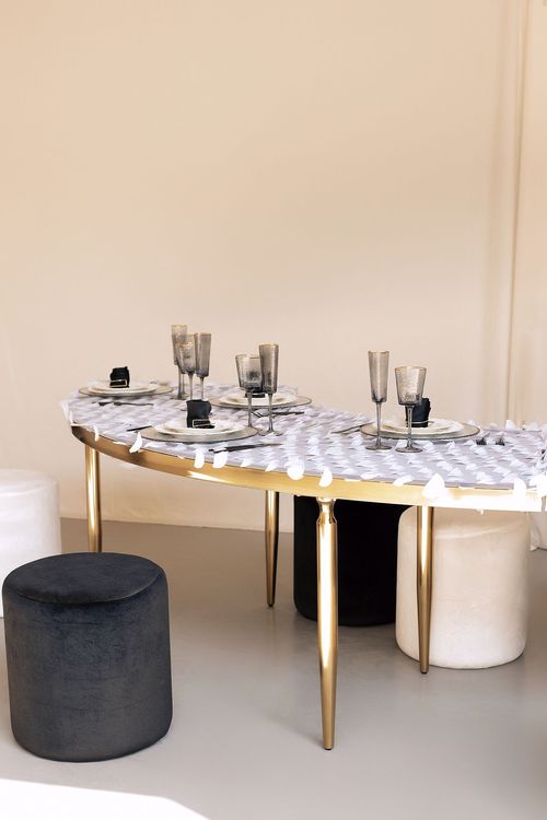 Графичный сет со столом-волна