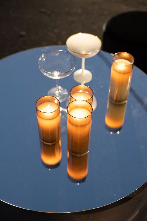 Графичный сет за прямоугольным столом