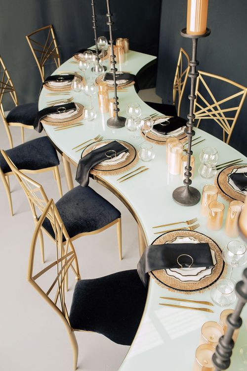 Красно-черный сет за столом-волна