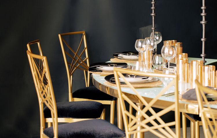 Красно-черный сет за столом-волна