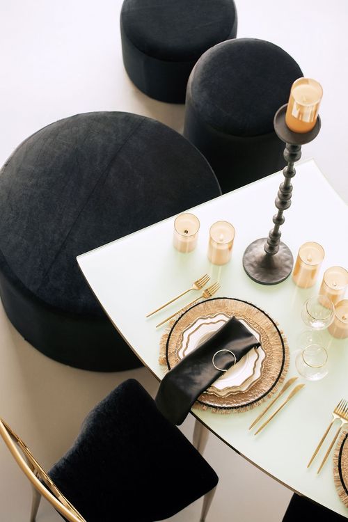 Красно-черный сет за столом-волна