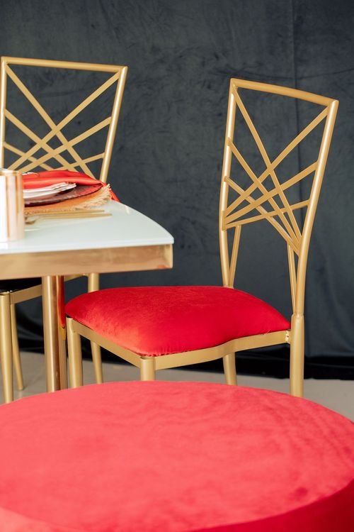 Красно-черный сет за столом-волна