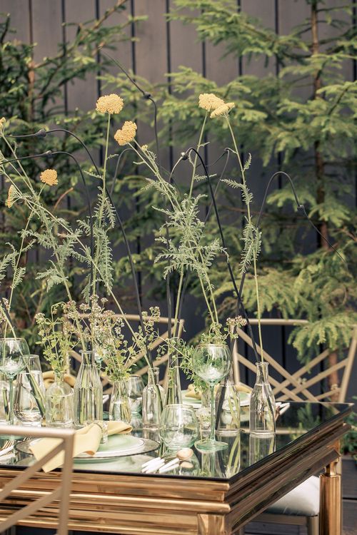 Полевой сет за зеркальным прямоугольным столом