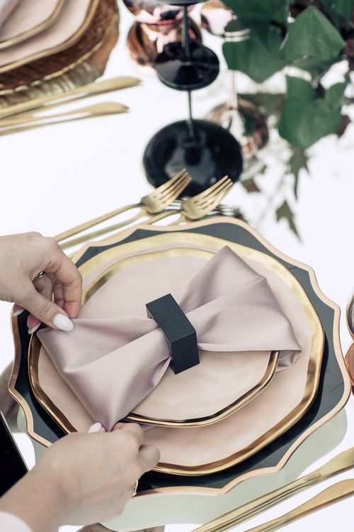 Сет за зеркальный прямоугольным столом