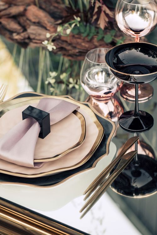 Сет за зеркальный прямоугольным столом