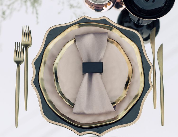 Сет за зеркальный прямоугольным столом