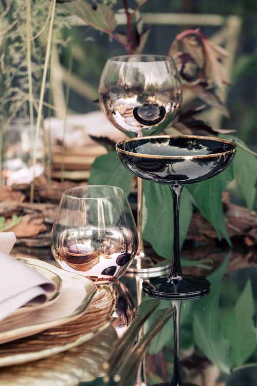 Сет за зеркальный прямоугольным столом