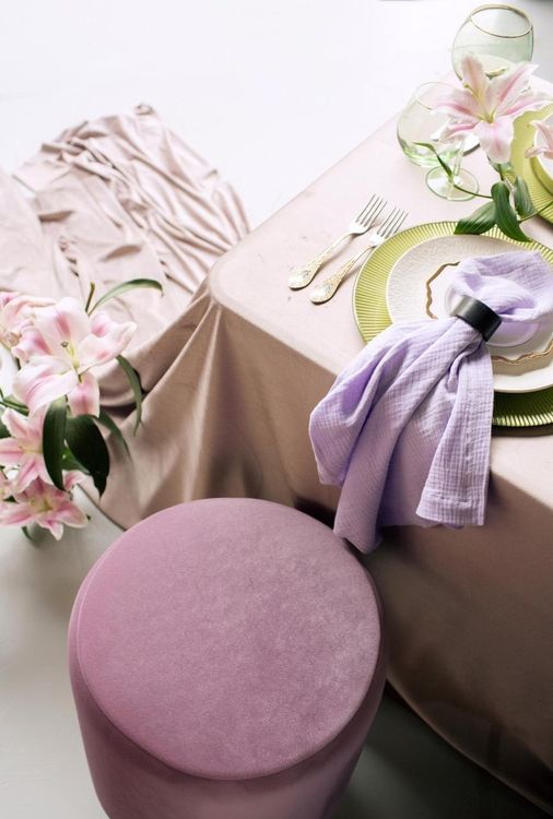 Вересковый сет за прямоугольным столом