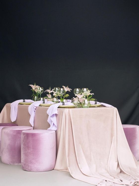 Вересковый сет за прямоугольным столом