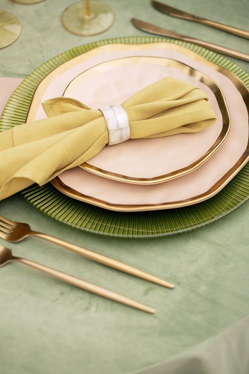 Зеленый сет с пуфами